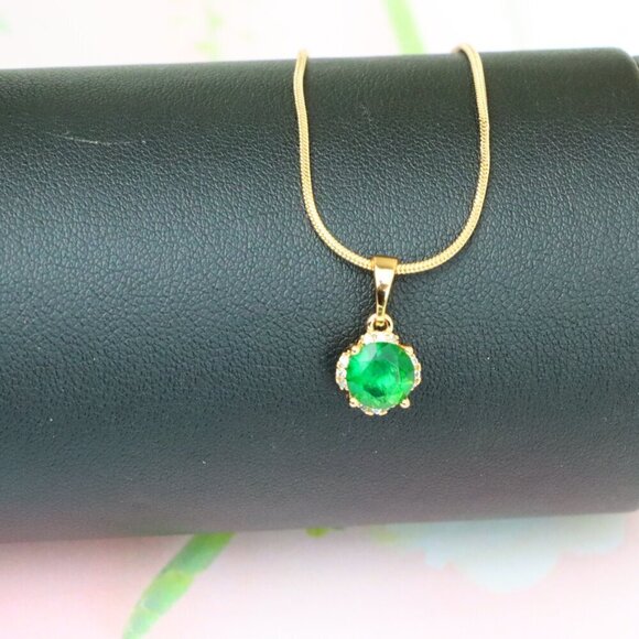 "Round Green Gemstone Pendant in Rose Gold – Elegant & Versatile, XPPT1325 - Picture 13 of 13